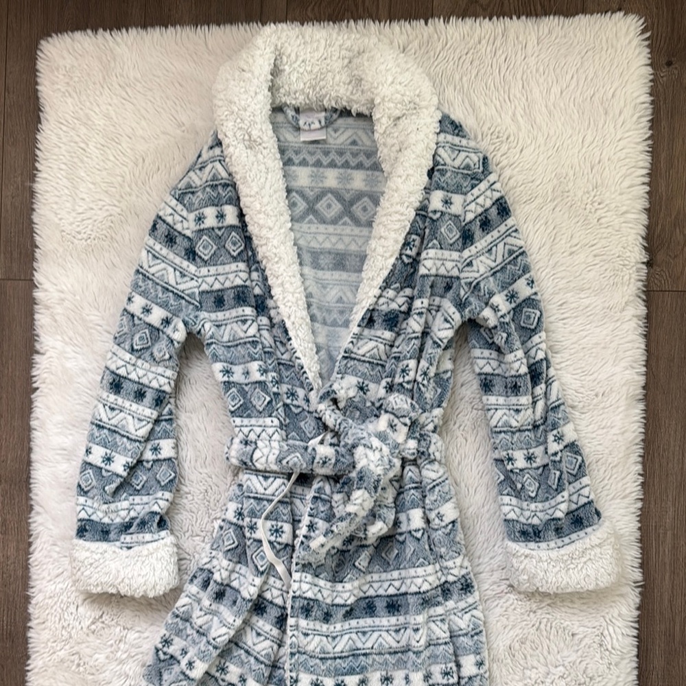 Cozy Blue and White Patterned Robe